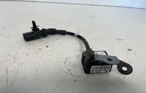 Audi Q7 4L Air suspension front height level sensor 7L0907674B