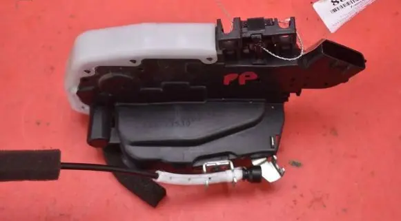 Nissan Micra Front door lock Y24-13530