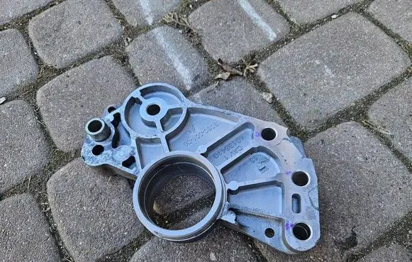 Opel Insignia B Gearbox mounting bracket 84069288