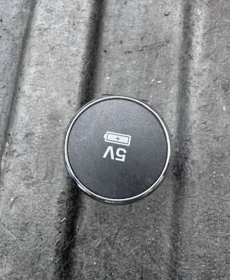 Land Rover Discovery 5 USB socket connector JY3219010DA XBGT3
