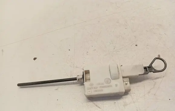 Fuel tank cap lock