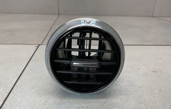 Audi A3 S3 8P Dashboard side air vent grill/cover trim 8P0820901F
