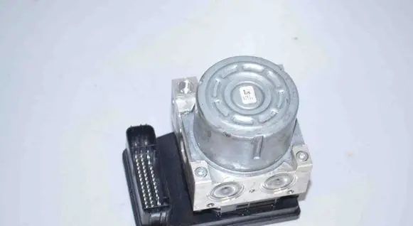 BMW i3 ABS Pump 6895507 34515A374B5 5A374B5