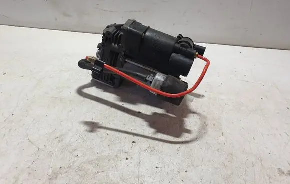 Jaguar XJL Air suspension compressor/pump 8296103298 A1267Q04 25102011