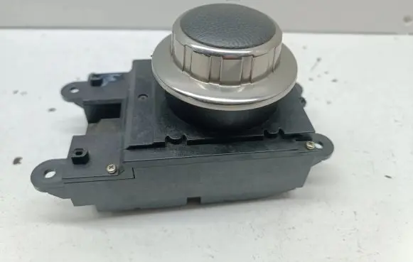 Multifunctional control switch/knob