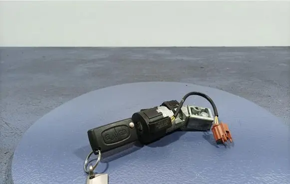 Peugeot 308 Ignition lock 36410600