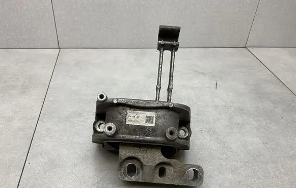 Skoda Superb B8 (3V) Engine mount bracket 3Q0199262J