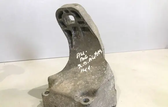 Audi A4 S4 B6 8E 8H Engine mounting bracket 4A0199307E