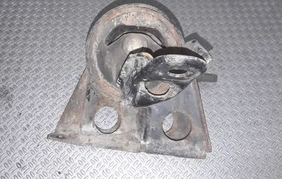 Nissan X-Trail T30 Engine mount bracket RN62490LB