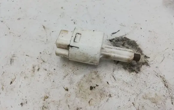 Suzuki Grand Vitara II Brake pedal sensor switch NOCODE