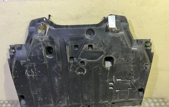 Opel Mokka B Engine splash shield/under tray 9847060580