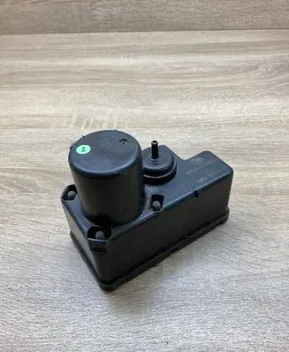 Audi 80 90 B3 Central locking vacuum pump 443862257B