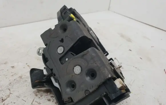 Volvo XC70 Rear door lock 31253280 A048317 986922