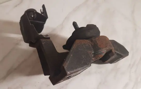 Hyundai Santa Fe Engine mount bracket 2181226750
