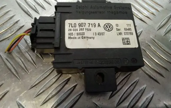 Volkswagen Touareg I Alarm control unit/module 7L0907719A 28024252FGU