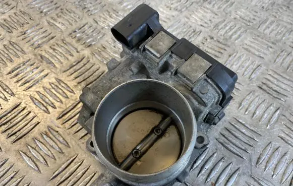 Volkswagen Touran I Throttle valve 03C133062D 576816C0