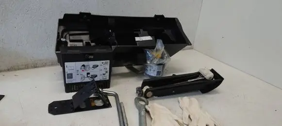 Mercedes-Benz C W204 Tool set A2048990314 A0005830702 A2115830215