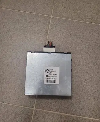 Volkswagen Scirocco Power management control unit 1K0919041 8ES01015300 358974