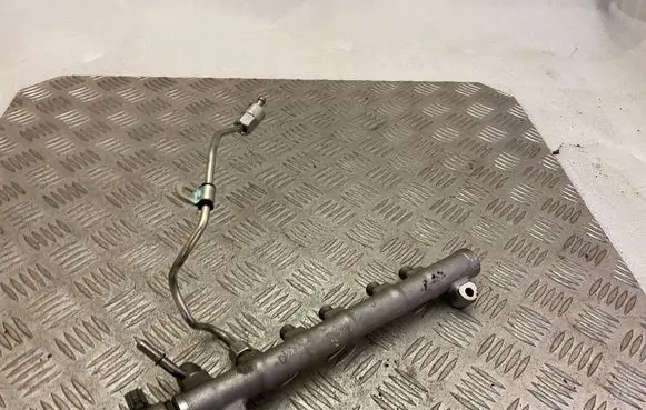 Volvo XC90 Fuel main line pipe 31303612