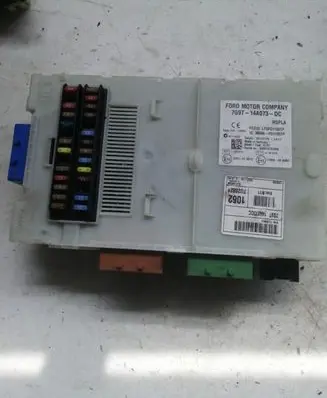 Ford Mondeo MK IV Fuse module 7G9T14A073DC H5PLA 28110779