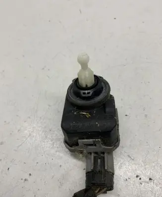 Opel Astra G Headlight level adjustment motor 90590665