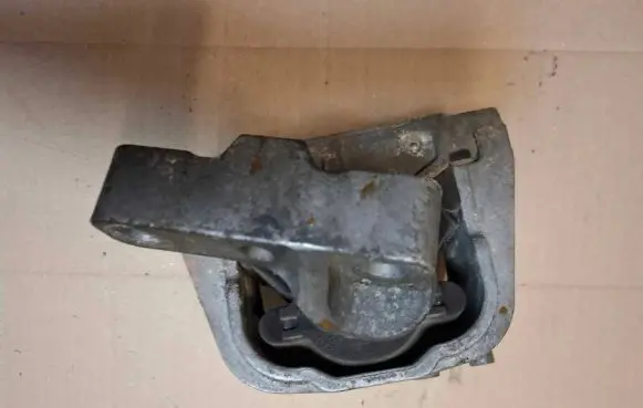 Volkswagen Touran I Engine mount bracket 1K0199262AS