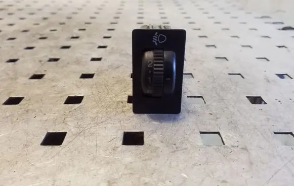 Toyota Avensis T220 Headlight level height control switch