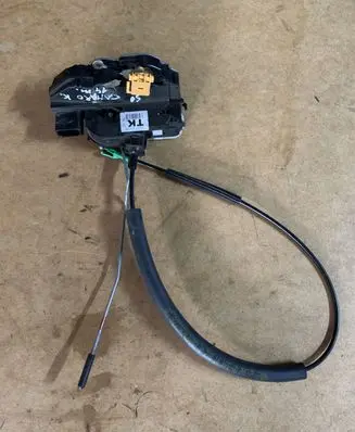 Chevrolet Camaro Front door lock 13579525