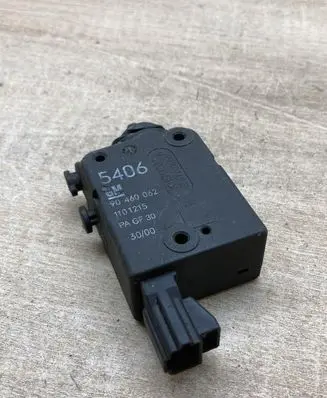 Opel Vectra C Fuel tank cap lock motor 90460062 1101215