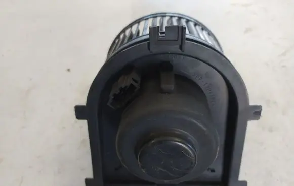 Volkswagen New Beetle Heater fan/blower 1J1819021A