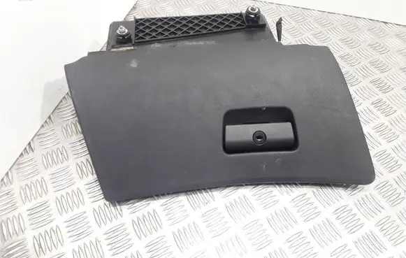 BMW 5 E39 Glove box