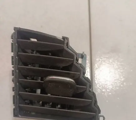 Opel Insignia B Dash center air vent grill 39017311 14SEP2018 665030087
