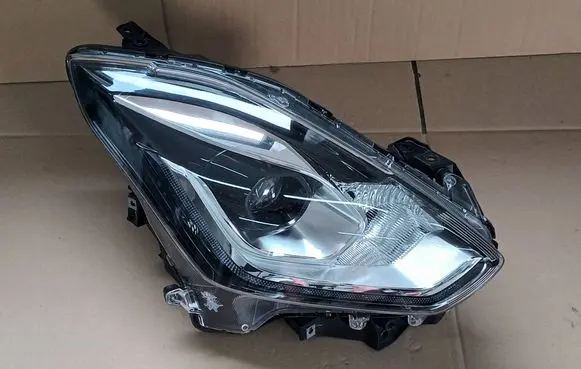 Suzuki Swift III Headlight/headlamp W2966