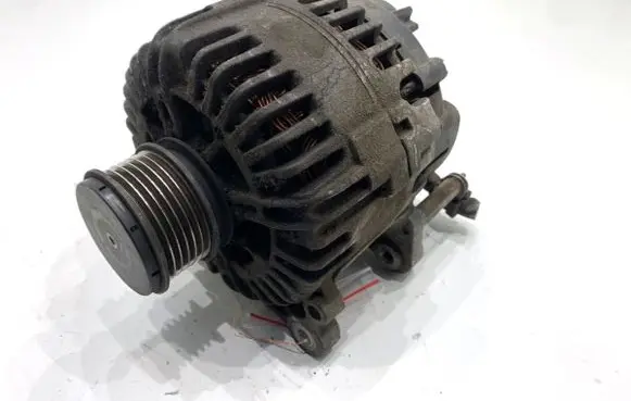Volkswagen Golf V Generator/alternator 06F903023C