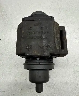 Engine mount vacuum valve