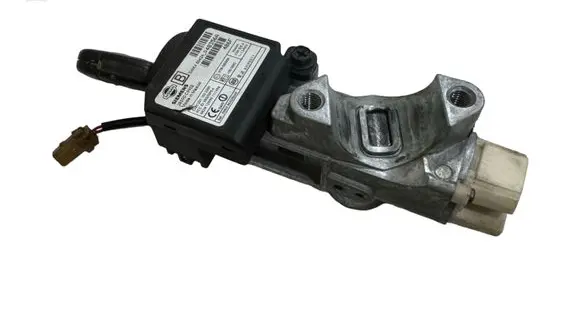 Nissan X-Trail T30 Ignition lock 28590C9902 5WK48042A