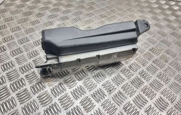 Toyota Avensis T250 Fuse module