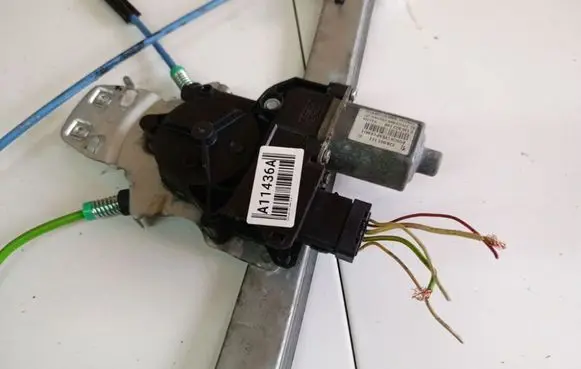 Citroen C5 Front door window regulator motor 1J0823148
