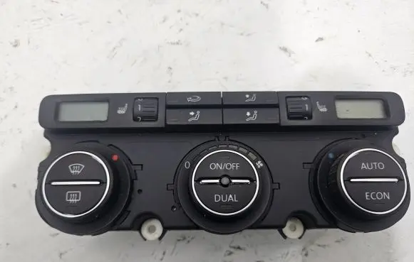 Volkswagen Golf Plus Climate control unit 74641471