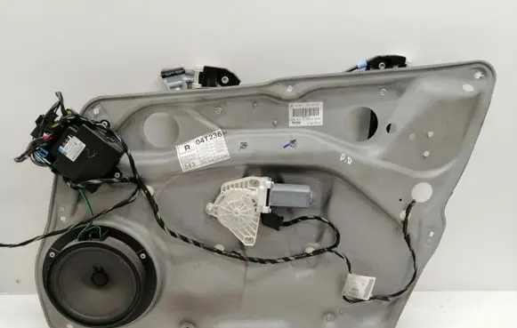 Mercedes-Benz B W245 Front door window regulator with motor