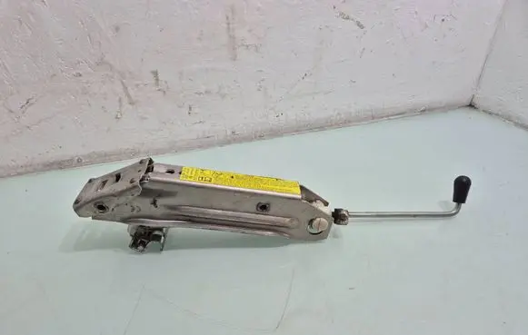 Volkswagen Golf Plus Lift Jack 8L0011031A