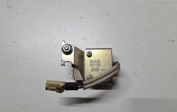 Toyota Prius (XW20) Heater blower motor/fan resistor 0567770810 4453547020