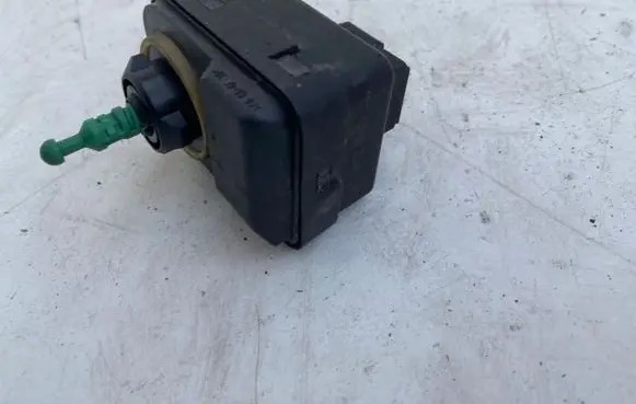 Volvo V70 Headlight level adjustment motor 