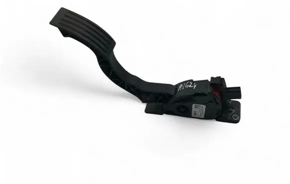 Accelerator throttle pedal