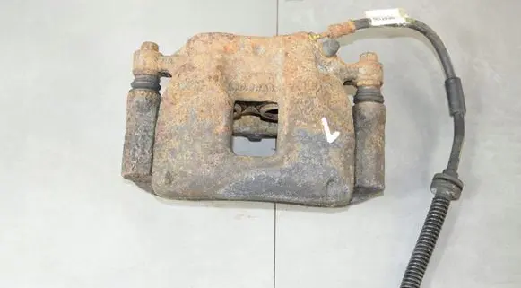 Volkswagen Amarok Front brake caliper 2H0615105C