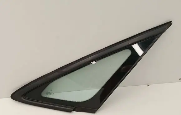 BMW 2 F46 Front triangle window/glass 7321943 AL18