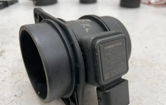 Mercedes-Benz B W245 Mass air flow meter A0000942948