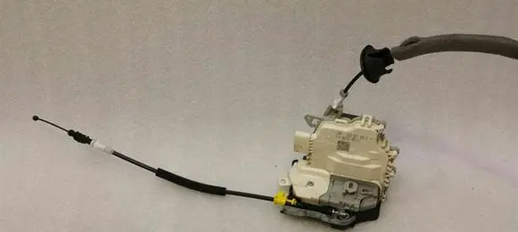Audi S1 Front door lock 8J2837015E