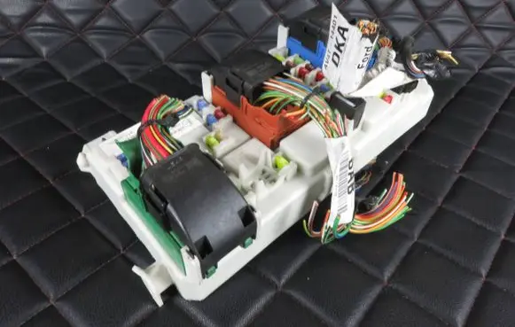 Ford Kuga I Fuse module 7M5T14A073JG 519200901 00104198