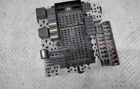Volvo S60 Fuse module 8676286